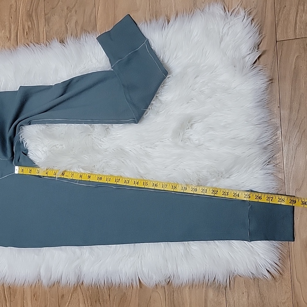 Skims | Ribbed Leggings In Kyanite - Picture 9 of 10